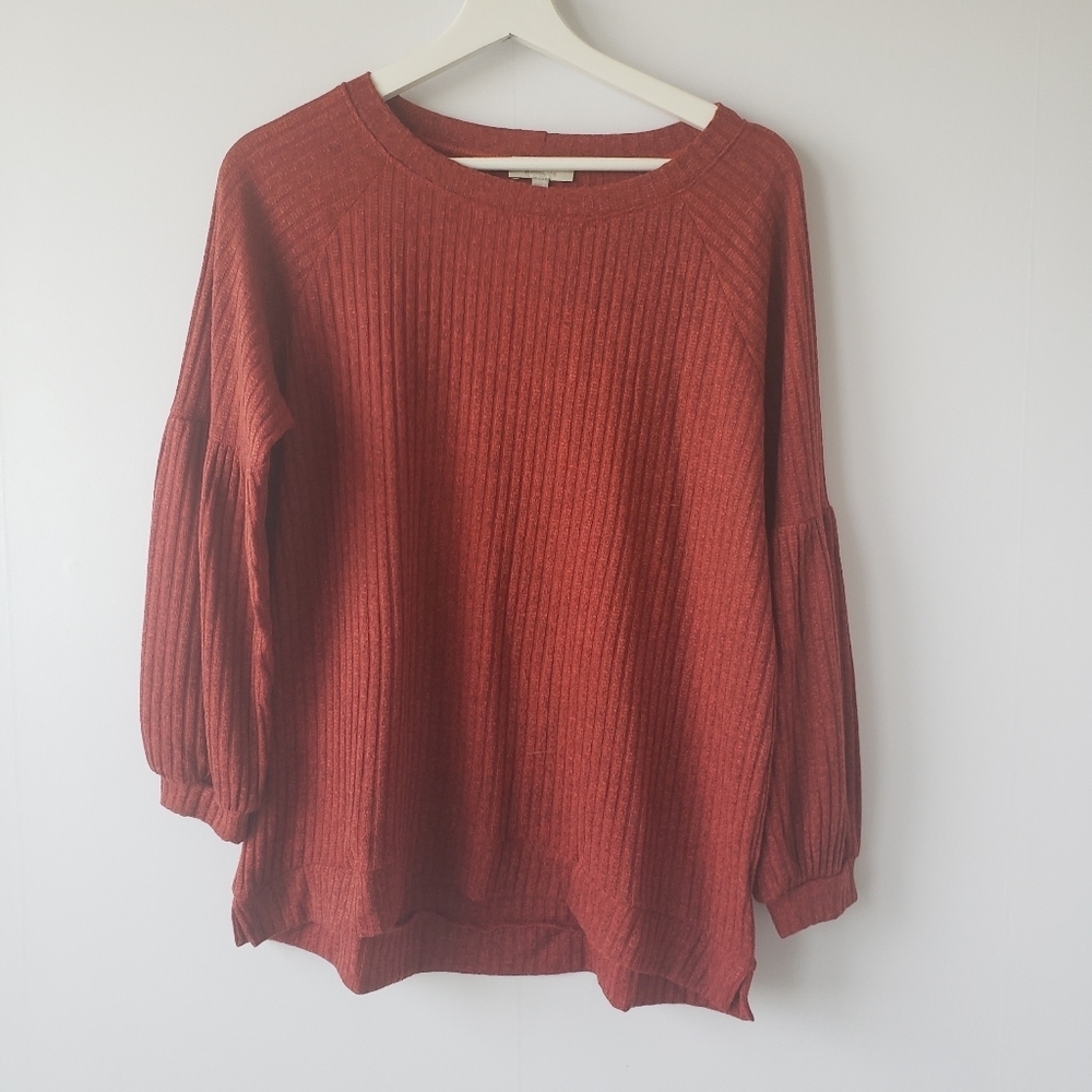 Status by chenault ribbed lantern sleeve top M